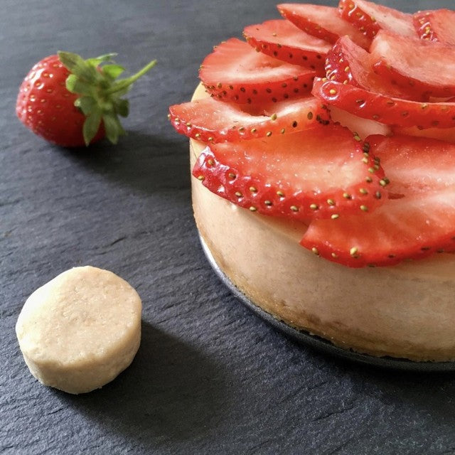 Vegan cheesecake with a shortbread base and fresh strawberries.